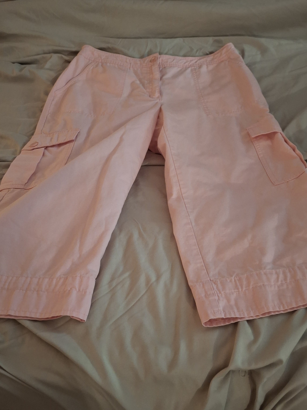 IZOD Women’s Pink Cargo Capris Pants - Picture 2 of 9
